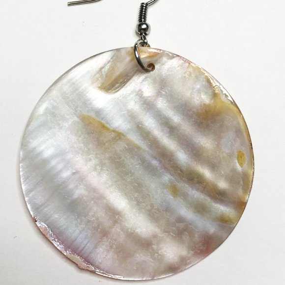 ⭐️HOST PICK⭐️ Pika Mother of Pearl Shell Pink Flower Dangle Earrings - Picture 5 of 5